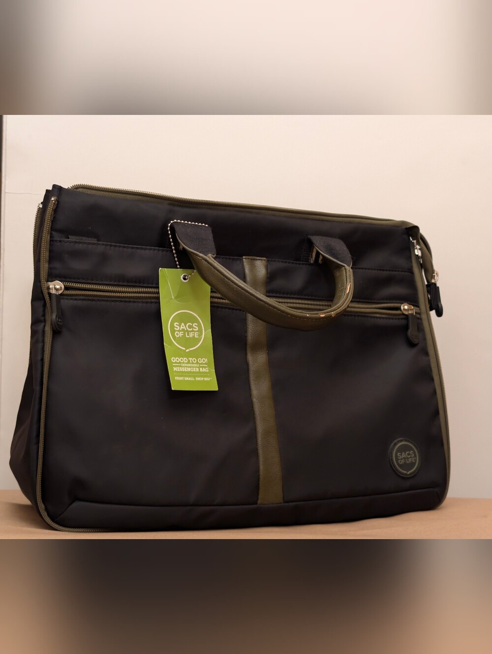 Sacs of Life: Expandable Messenger Bag